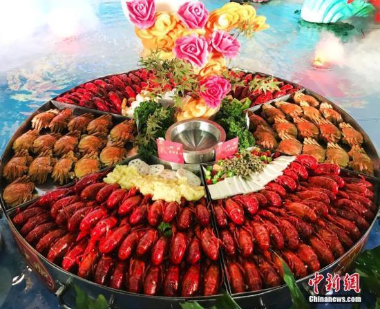 小龍蝦橫行德國柏林 政府鼓勵(lì)吃貨們大快朵頤！