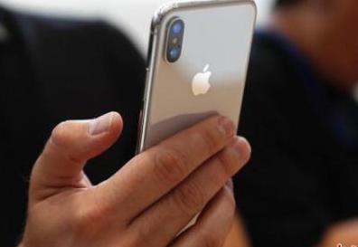 愛手機(jī)多于愛孩子？家長應(yīng)設(shè)親子時間